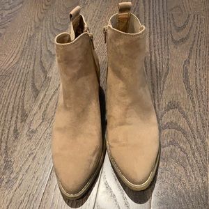 Universal threads booties size 7